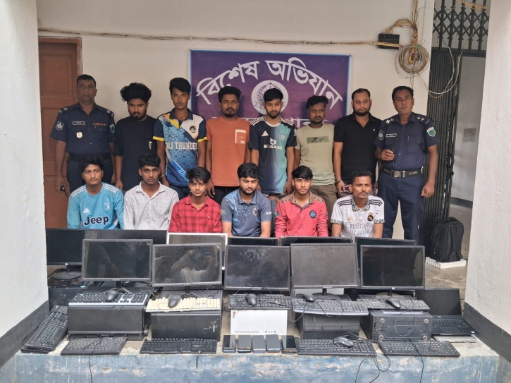 নওগাঁয় অনলাইন জুয়ার এজেন্টসহ ১৫ জুয়ারি আটক 